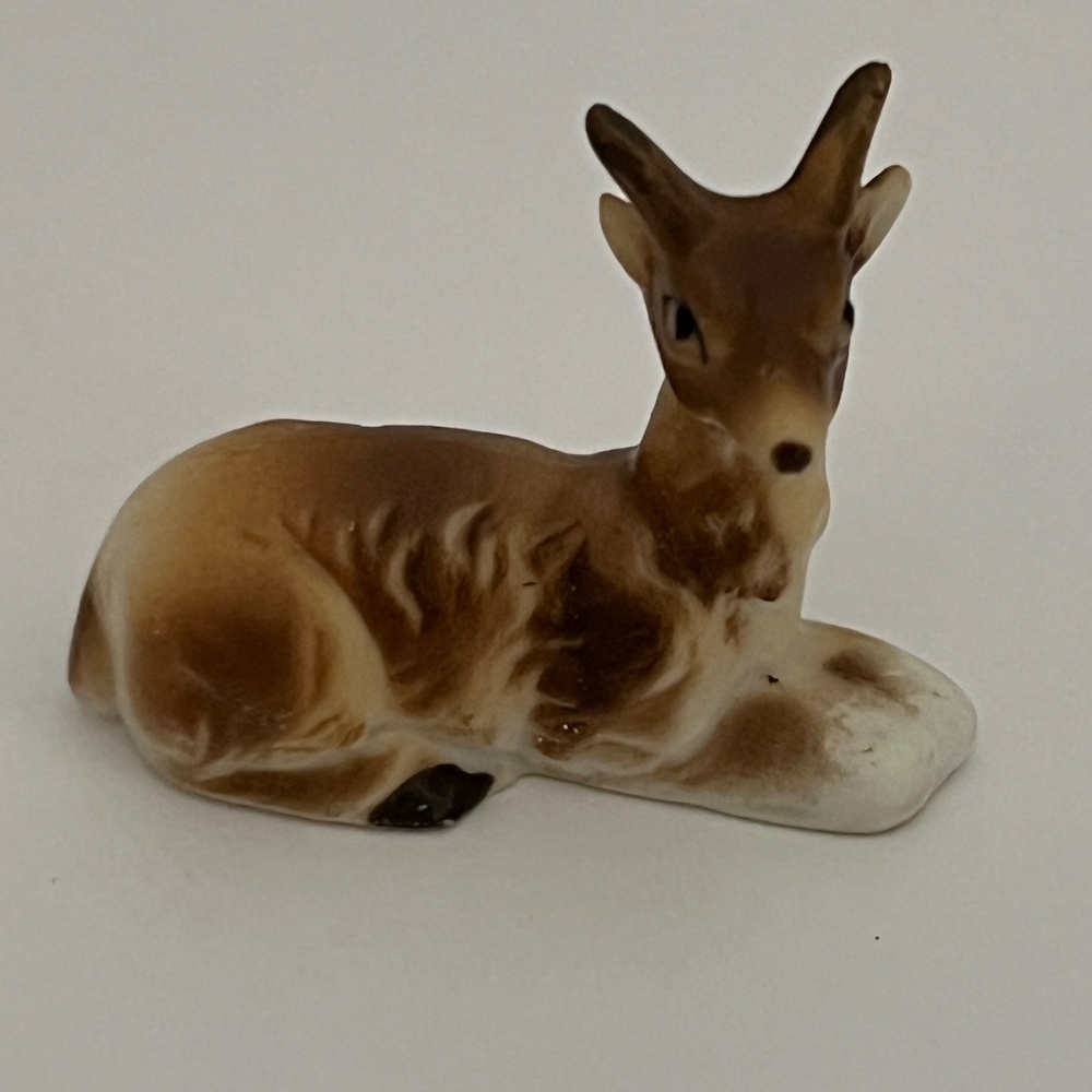 Vintage Miniature Ceramic Antelope Deer Sitting 1.5" L Dollhouse